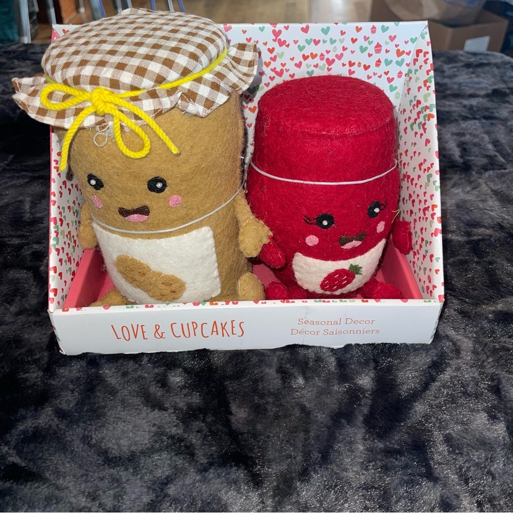 Love & Cupcakes Valentines Decor